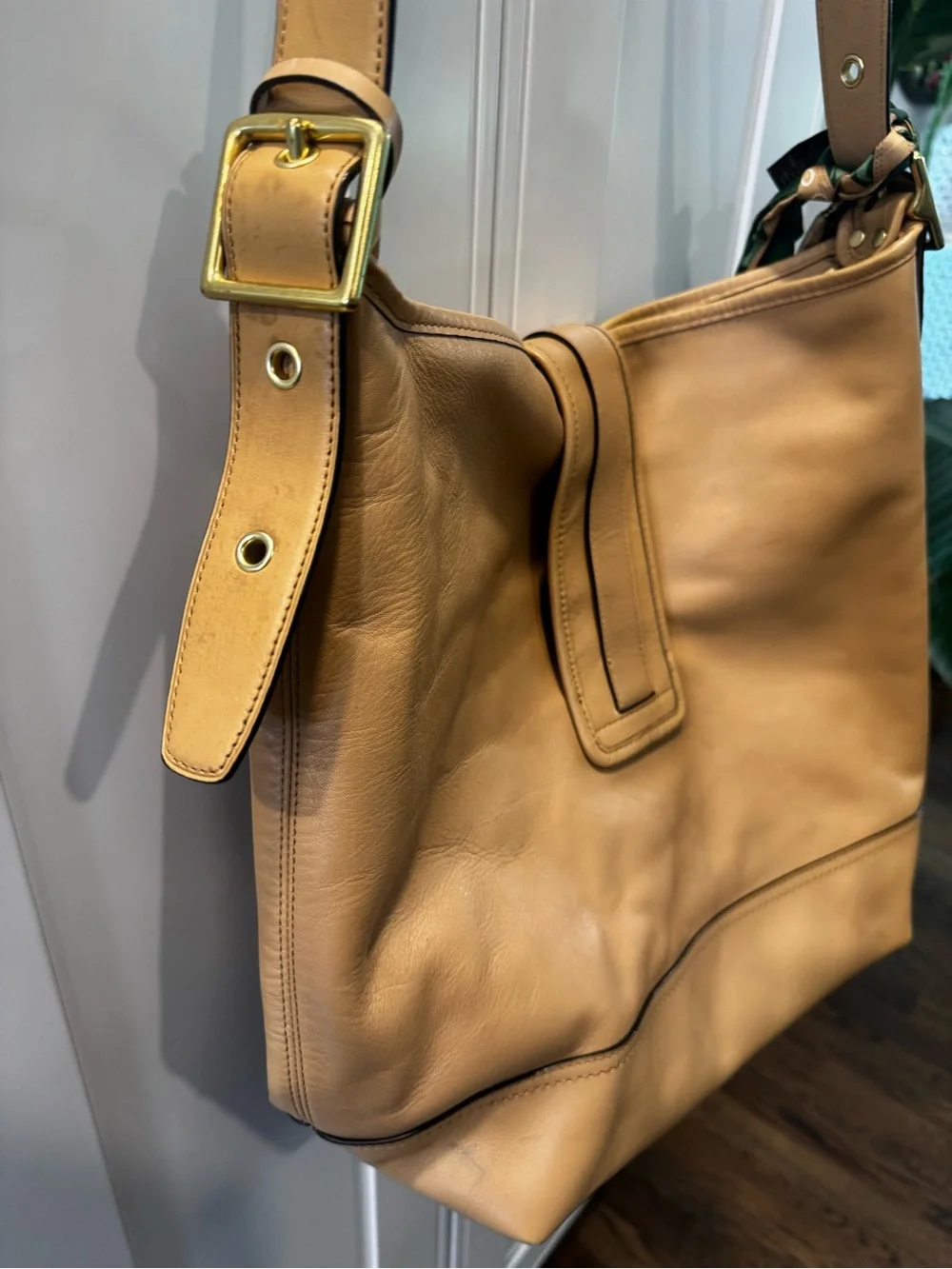 Coach outfits strap accent